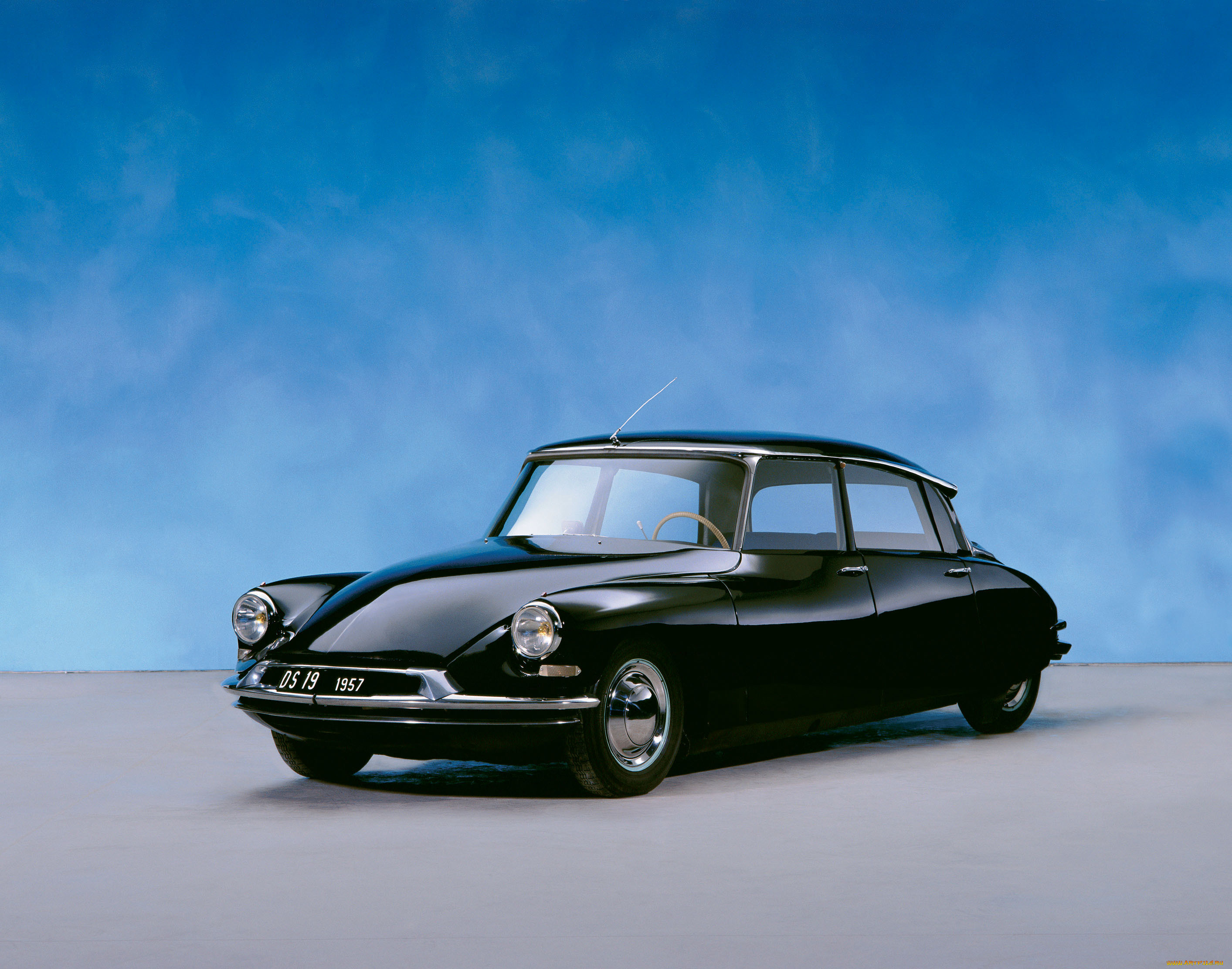 История модели. Citroen DS 1955. Citroen ds19. Ситроен ДС 1955 года. Citroen DS 1975.